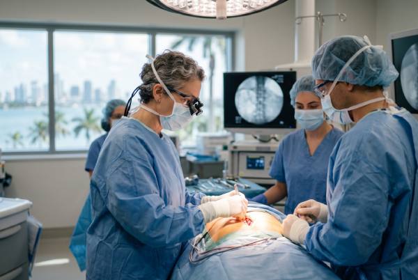 Spine Decompression Miami: Finding the Best Spine Surgeon in South Florida